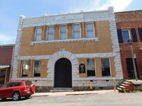 [Picture of Hall of Records and County Courthouse]